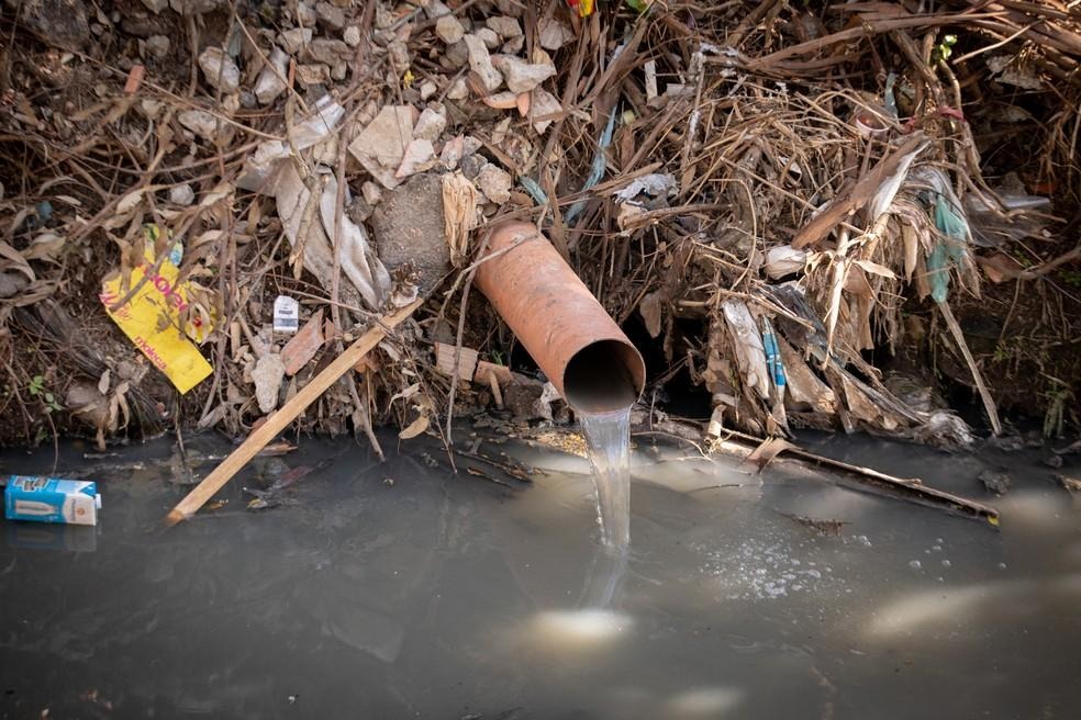 descarte-irregular-de-esgoto-como-proteger-o-condominio-de-acoes-irresponsaveis-dos-moradores